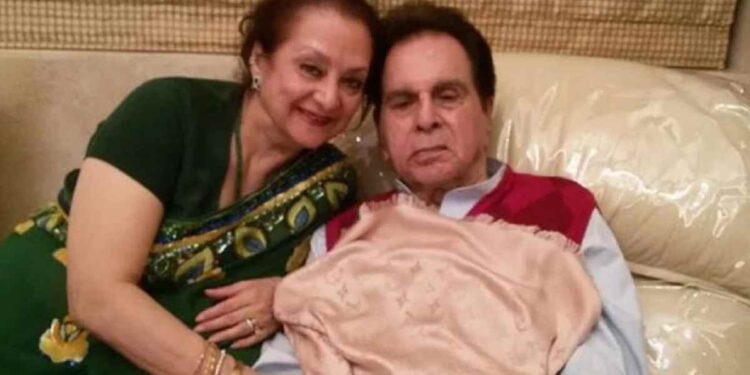 जेष्ठ अभिनेत्री सायरा बानोंची प्रकृती खालावली