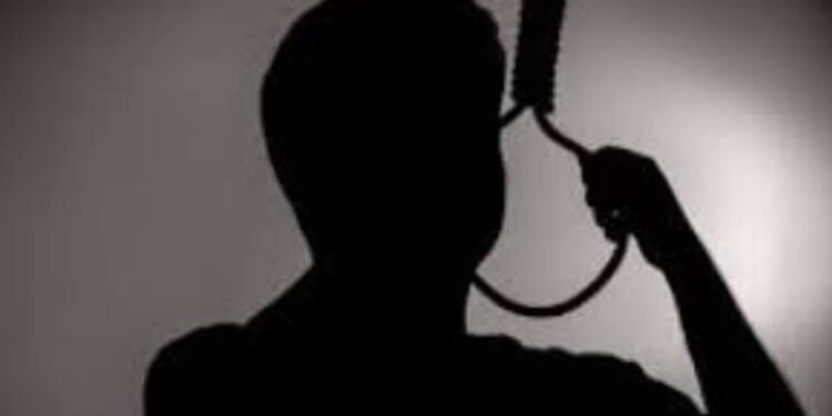 गळफास घेऊन तरुणाची आत्महत्या ; एरंडोल येथील घटना