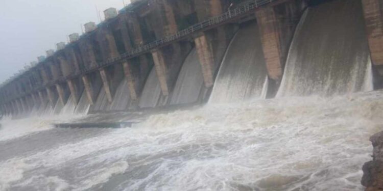 तापी नदी काठावरील गावातील नागरिकांना सतर्कतेचा इशारा