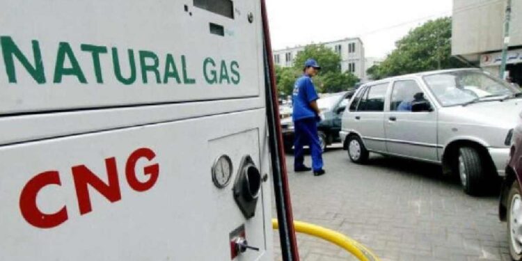 महागाईला आणखी एक झटका ! आता CNG-PNG महागणार, जाणून घ्या कितीने वाढणार