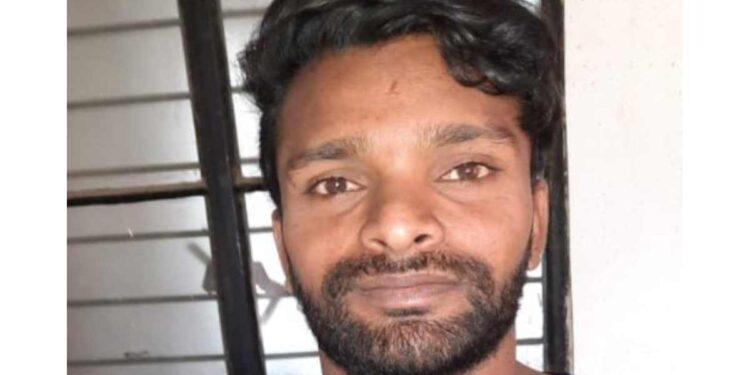 हद्दपार असलेल्या आरोपीच्या घरातून आवळल्या मुसक्या