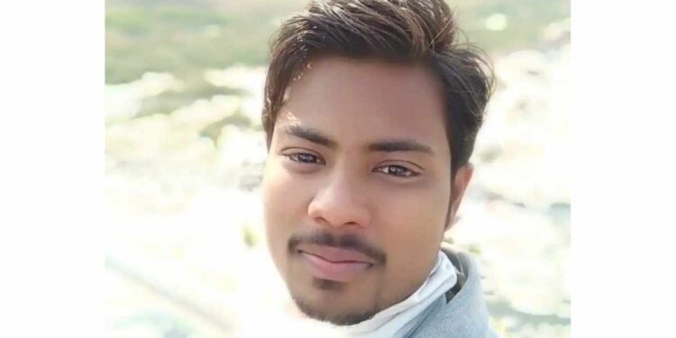 अज्ञात वाहनाच्या धडकेने दुचाकीस्वार तरुण ठार