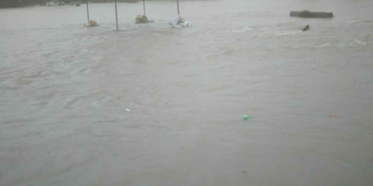 ३० दिवसात तितूरला आला पाचव्यांदा पूर ; चाळीसगावातील अनेक भाग पाण्याखाली