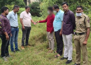 घरफोडी करणाऱ्या अल्पवयीन चोरट्याला जंगलातून घेतले ताब्यात