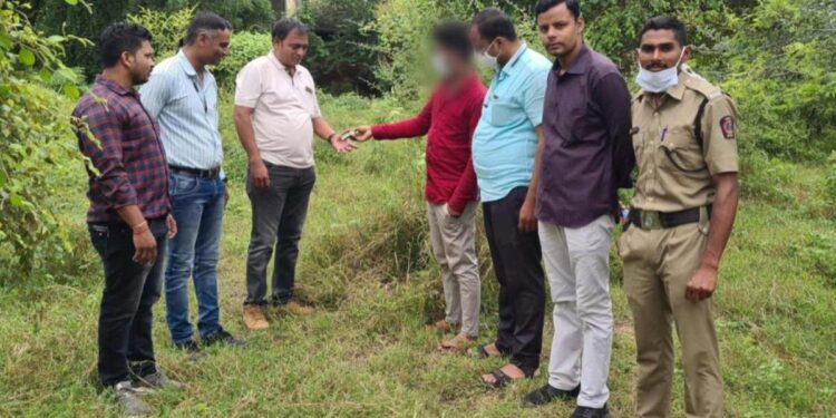 घरफोडी करणाऱ्या अल्पवयीन चोरट्याला जंगलातून घेतले ताब्यात