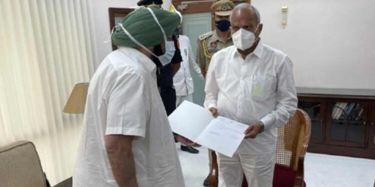 पंजाबमध्ये राजकीय भूकंप ; कॅप्टन अमरिंदर सिंग यांचा मुख्यमंत्रीपदाचा राजीनामा