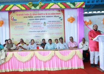 कापूस उत्पादकांच्या हितासाठी शेतकरी व जीनिंग व्यावसायिकांमध्ये समन्वय असावा ; ना. पाटील