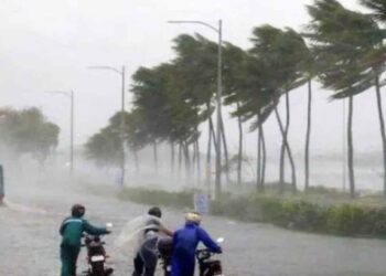 महाराष्ट्राला चक्रीवादळाचा धोका, हवामान खात्याकडून ‘या’ जिल्ह्यांना सतर्कतेचा इशारा