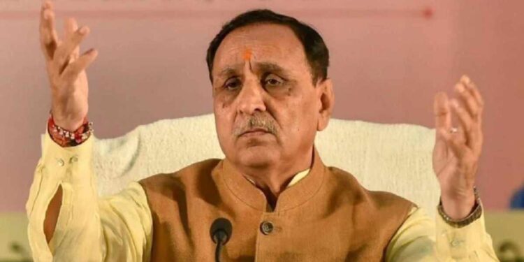 गुजरातच्या राजकारणात भूकंप ; विजय रुपाणी यांचा मुख्यमंत्रीपदाचा राजीनामा