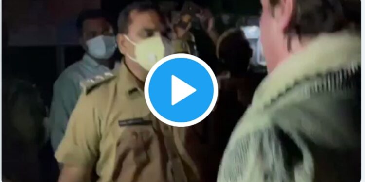 प्रियांका गांधींना पोलिसांनी मध्यरात्री घेतलं ताब्यात ; विना वॉरंट मला तुम्ही अटक करू शकत नाही –  प्रियांका गांधी
