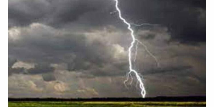 अंगावर वीज कोसळल्याने एकाचा मृत्यू, डों.कठोरा येथील घटना