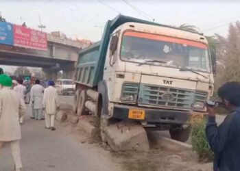 भरधाव ट्रकने महिला शेतकरी आंदोलकांना चिरडले, 3 ठार