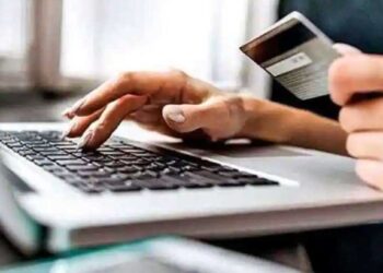 क्रेडिट कार्डधारकांनो सावधान! ‘ही’ बँक ग्राहकांच्या खात्यातून जबरदस्तीने काढतेय पैसे