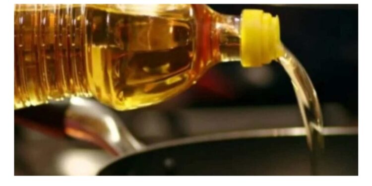 गृहिनींचे बजेट कोलमडणार ; खाद्य तेलाच्या भावात वाढ