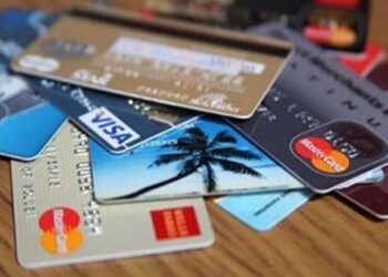 सावधान ! क्रेडिट कार्ड वापरत असाल तर ‘या’ गोष्टी ठेवा लक्षात…अन्यथा होईल मोठं नुकसान