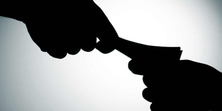 दहा हजाराची लाच मागणी भोवली ; भुसावळ प्रांताधिकारी कार्यालयातील अव्वल कारकूनला अटक