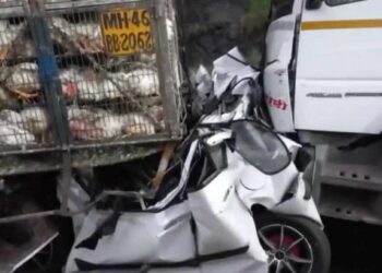 सहा वाहने एकमेकांना धडकून भीषण अपघात ; तीन ठार