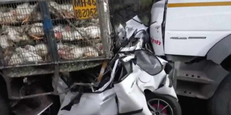 सहा वाहने एकमेकांना धडकून भीषण अपघात ; तीन ठार