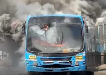 पिंपरी चिंचवडमध्ये ‘द बर्निंग बस’चा थरार ; २० ते २५ प्रवासी करत होते प्रवास