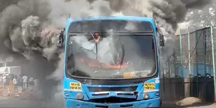 पिंपरी चिंचवडमध्ये ‘द बर्निंग बस’चा थरार ; २० ते २५ प्रवासी करत होते प्रवास