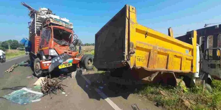 नादुरुस्त टिप्परला आयशरची धडक, दोन मजूर ठार