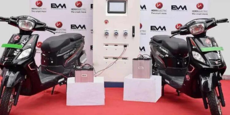 जबरदस्त ऑफर ! दिवाळीत ‘ही’ टू-व्हीलर कंपनी देतेय इलेक्ट्रिक स्कूटर ‘मोफत’