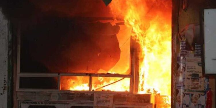 जळगावमध्ये मेडिकल दुकानाला आग, दहा लाख रुपयांची औषधी जळून खाक