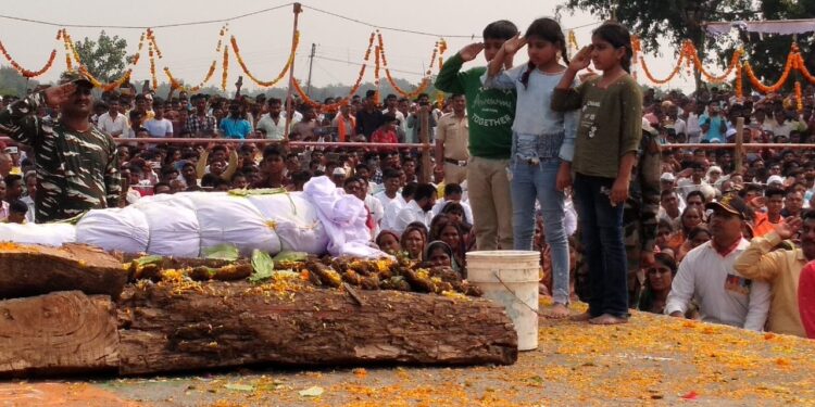 सावखेड्याचे वीरजवान मंगलसिंग परदेशी यांच्यावर शासकीय इतमामात अंत्यसंस्कार