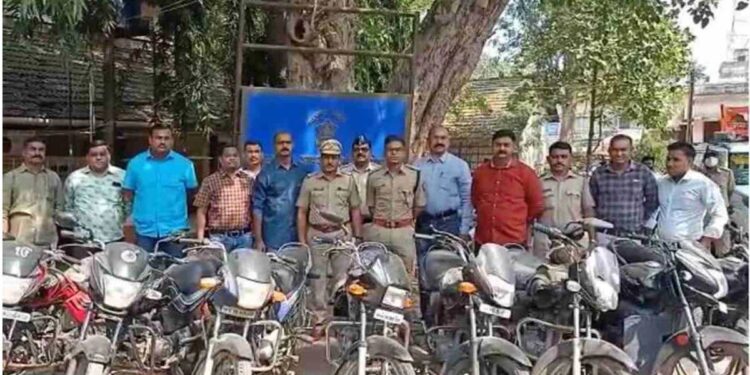 जळगाव पोलिसांकडून दुचाकी चोरट्याचा पर्दाफाश; 10 दुचाकी जप्त