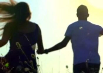 करोडपातीची पत्नी ४७ लाख रुपये घेऊन रिक्षावाल्यासोबत पाळली, पैसे संपले अन्…