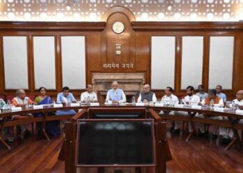 PM मोदींच्या अध्यक्षतेखाली मोठा निर्णय, कृषी कायदे मागे घेण्यास मंत्रिमंडळाची मंजुरी 