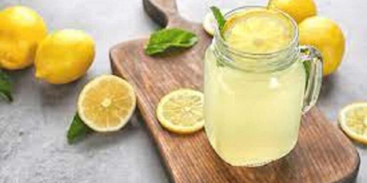 लिंबूपाणी पिणे धोकादायक, शरीराला होतात ‘हे’ ५ मोठे नुकसान