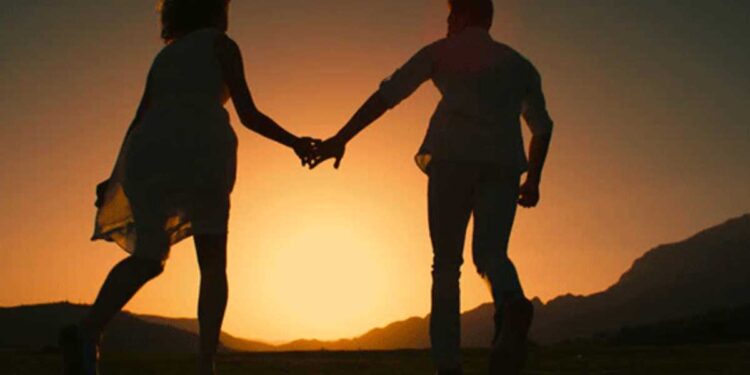 ऐकावं ते नवलच ! पुतण्याचे जडले काकुवार प्रेम, दोघे रफूचक्कर