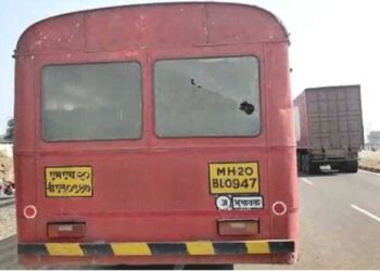 भुसावळ आगारातून बोदवडकडे निघालेल्या बसवर दगडफेक