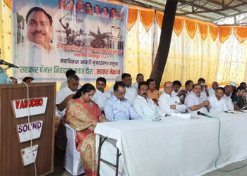 तत्कालीन मुख्यमंत्री देवेंद्र फडणवीस यांनी ‘या’ कारणासाठी विधानसभेत केले होते जाहीर कौतुक