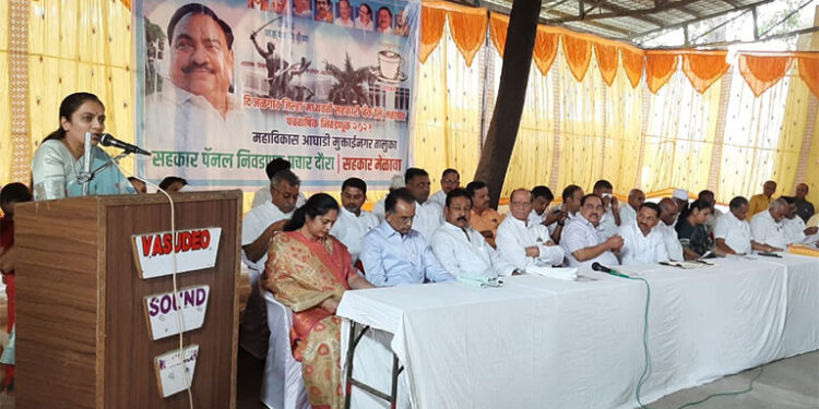 तत्कालीन मुख्यमंत्री देवेंद्र फडणवीस यांनी ‘या’ कारणासाठी विधानसभेत केले होते जाहीर कौतुक