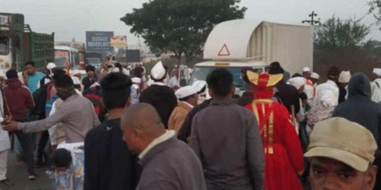 धक्कादायक ! वारकरी दिंडीत घुसला भरधाव टेम्पो ; ६ वारकऱ्यांचा मृत्यू, ३० जखमी