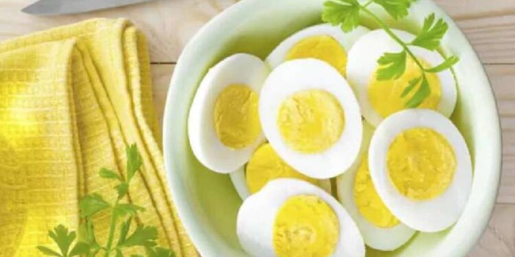 थंडीमध्ये खा 2 उकडलेली अंडी, मिळेल आश्चर्यकारक फायदे