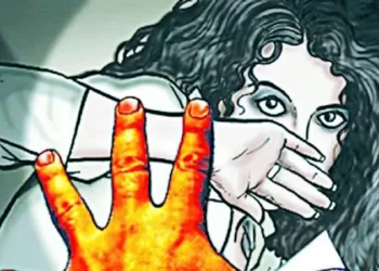 धक्कादायक ; पोटच्या मुलीलाच बापानं केलं गर्भवती