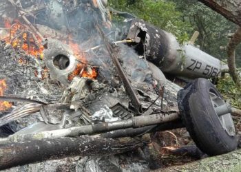 लष्कराचं हेलिकॉप्टर कोसळलं, बड्या लष्करी अधिकाऱ्यांसह बिपीन रावत जखमी?