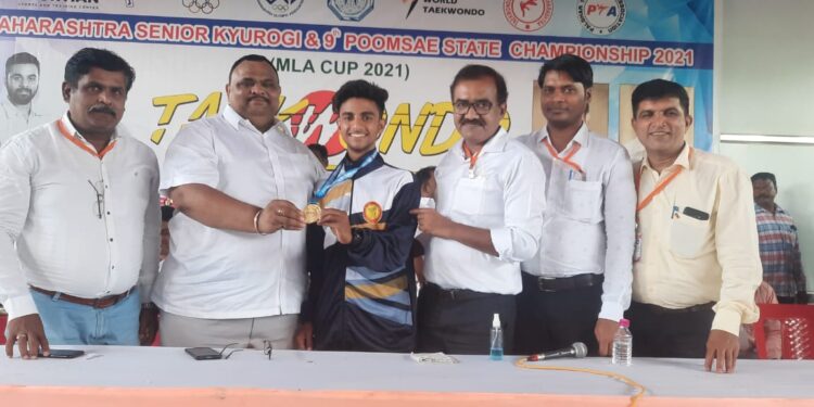 ३३ व्या महाराष्ट्र राज्य महिला व पुरुष तायक्वांदो राज्य अजिंक्यपद स्पर्धेत ५४ किलो आतील वजन गटात निलेश पाटील ला सुवर्ण