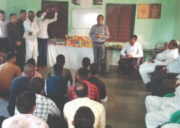 डोमगांव येथील अभ्यासिकेला पुस्तकांची भेट