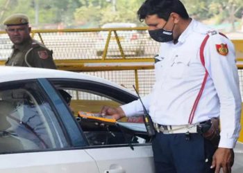 गाडी चालवताना विसरूनही ‘हे’ करू नका, अन्यथा 10 हजारांचे चलन कापले जाऊ शकते