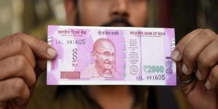 2000 रुपयांच्या नोटेबाबत मोठी बातमी! सरकारने दिली ‘ही’ माहिती, का गायब होत आहेत नोटा?