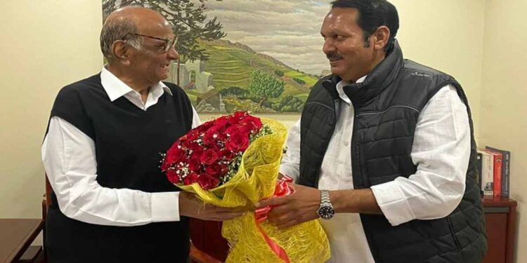 उदयनराजे भोसले शरद पवारांच्या भेटीला, राजकीय चर्चांना उधाण