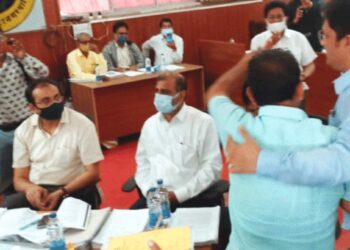 जळगाव मनपाच्या महासभेत उपमहापौर व नगरसेवकाच्या हमरीतुमरीची चर्चा