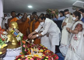 महापरिनिर्वाण दिनानिमित्त महामानव डॉ. बाबासाहेब आंबेडकर यांना उपमुख्यमंत्री अजित पवार यांनी चैत्यभूमीवर जाऊन केले अभिवादन