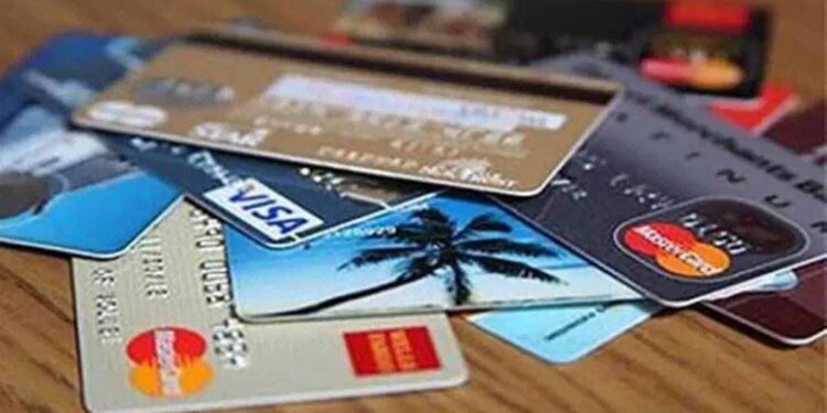 आजपासून ‘या’ बँकेच्या क्रेडिट कार्डधारकांसाठी EMI व्यवहार झाला महाग