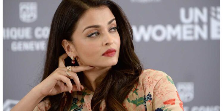 बच्चन कुटुंबियांच्या अडचणीत वाढ, ऐश्वर्या राय बच्चनला ईडीचे समन्स