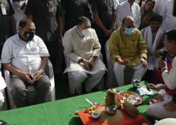 चोपडा येथे पाणीपुरवठा योजना व जलशुध्दीकरण केंद्राचे उद्घाटन